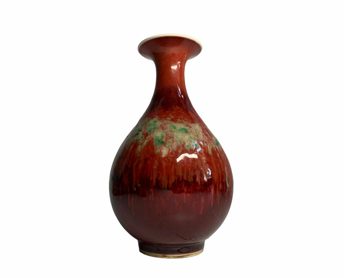 Chinese red and green grounded porcelain (1 of 3)