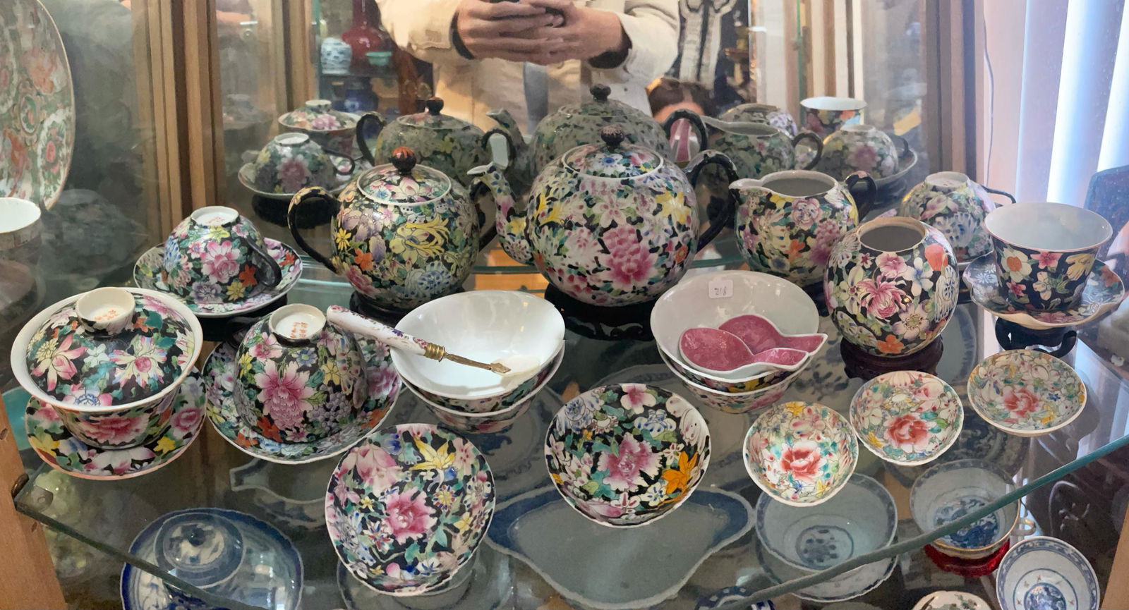 A magnificant set of chinese black grounded porcelain (1 of 4)