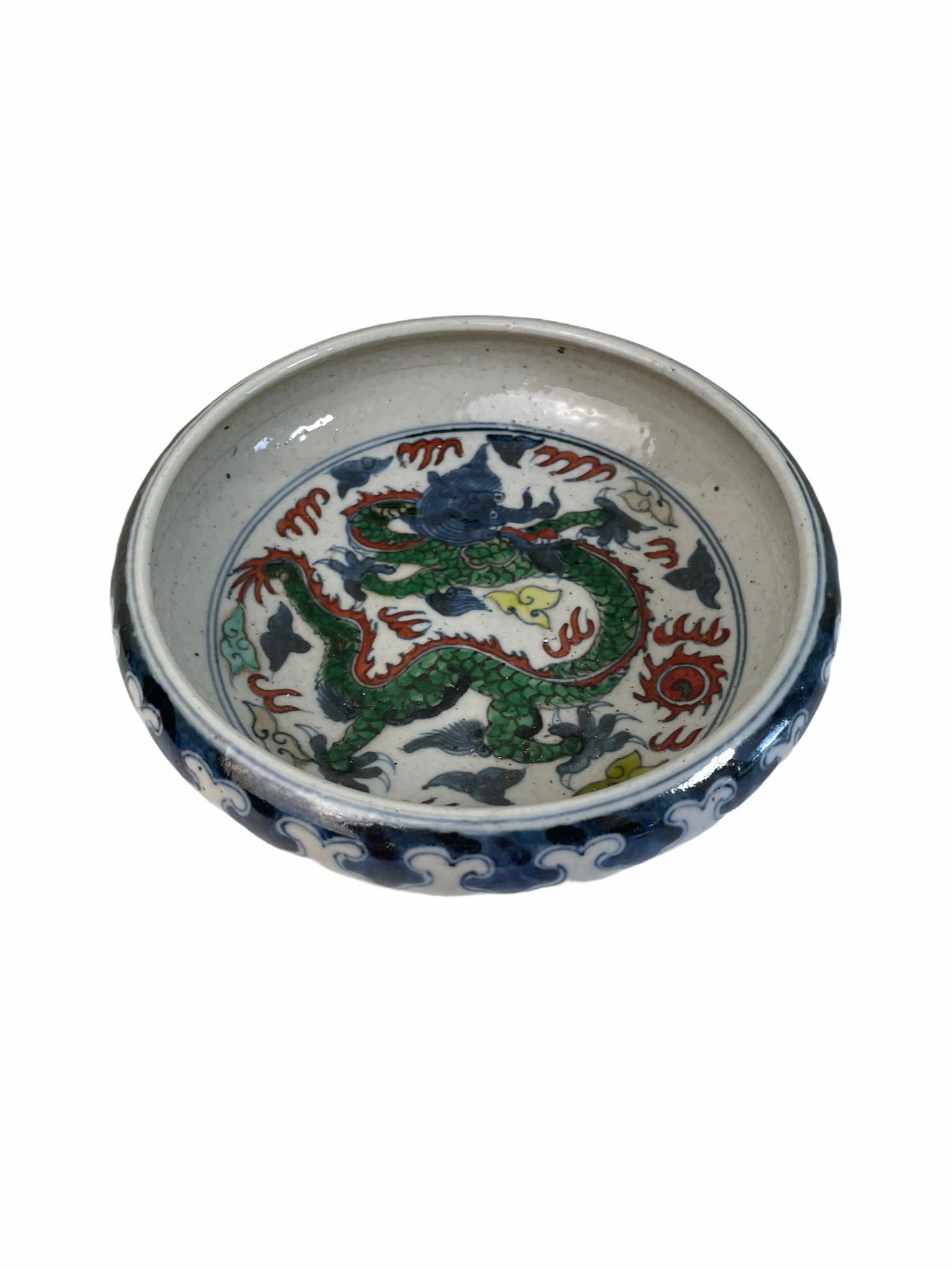 Fabulous chinese porcelain bowl: With dragon motif; without mark;