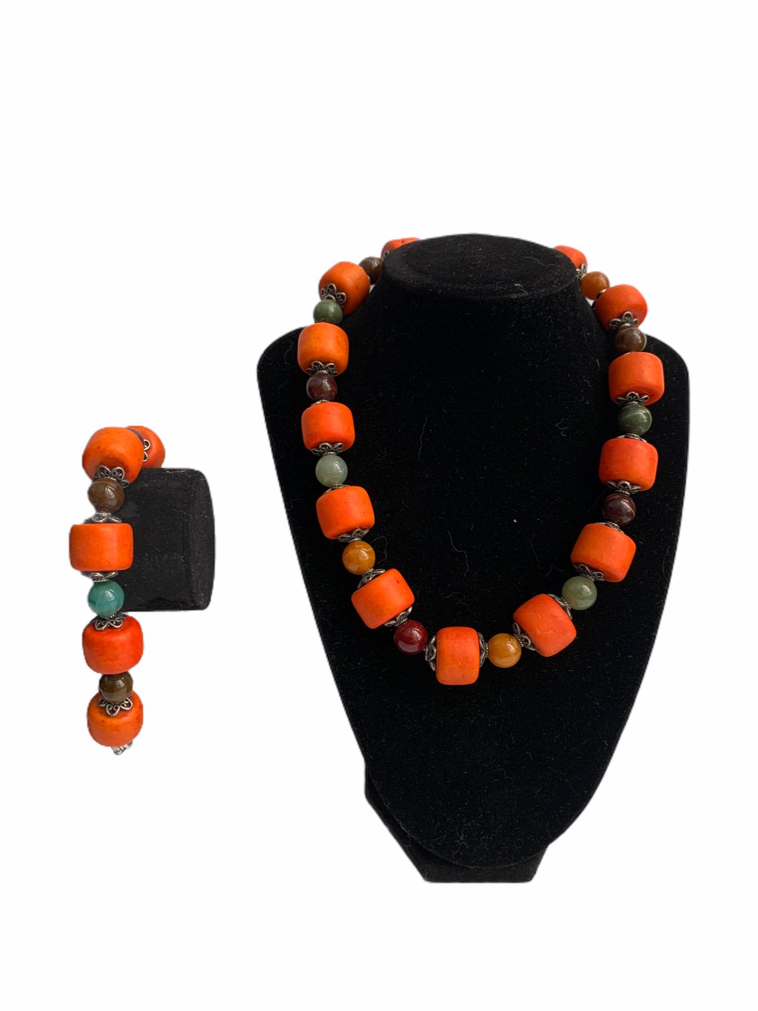 A set of coral and stone necklace and bracelet: With bracelet and necklace; with beautiful colored stone; coral