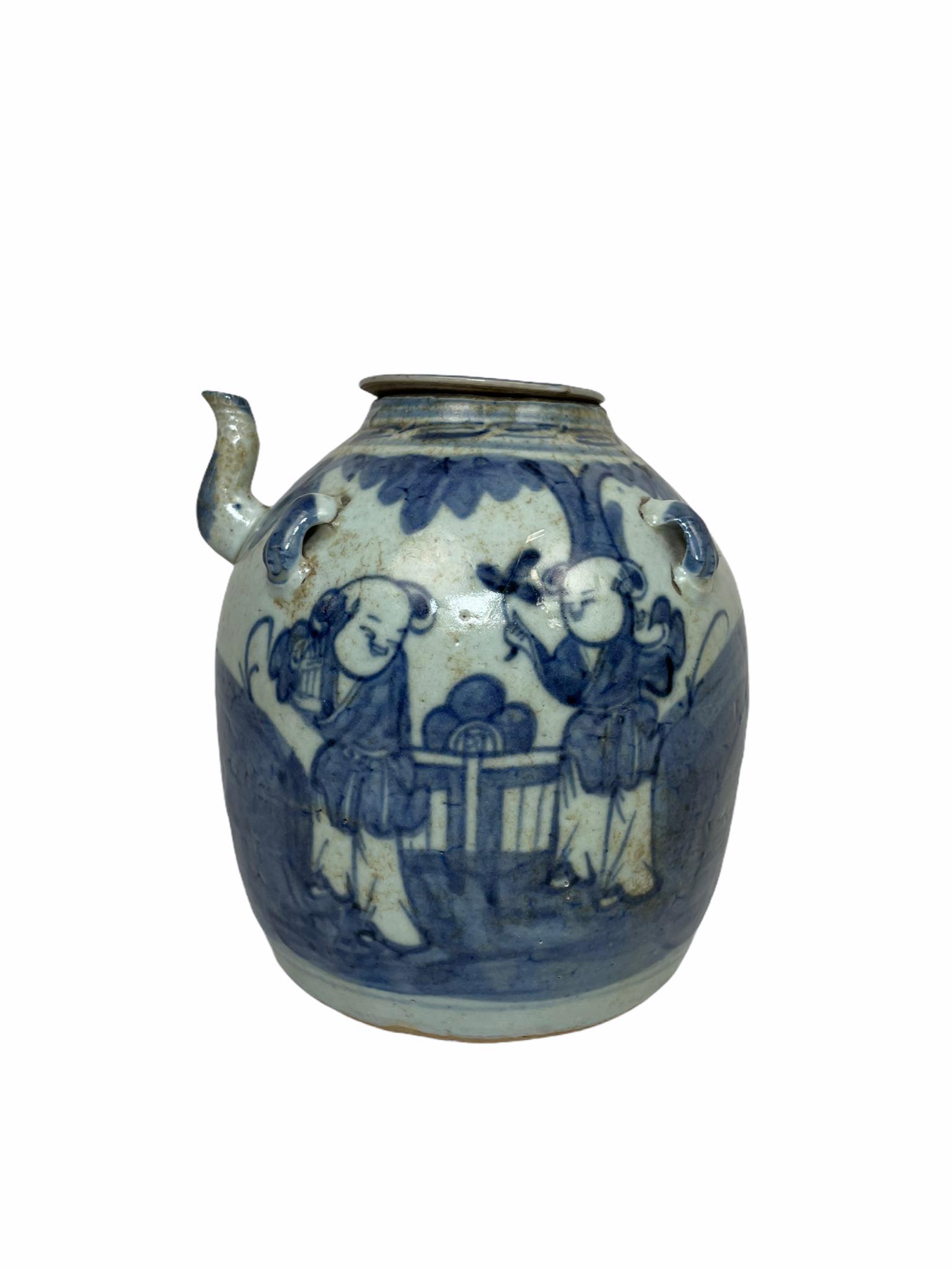 Large chinese blue and white porcelain tea pot (1 of 10)