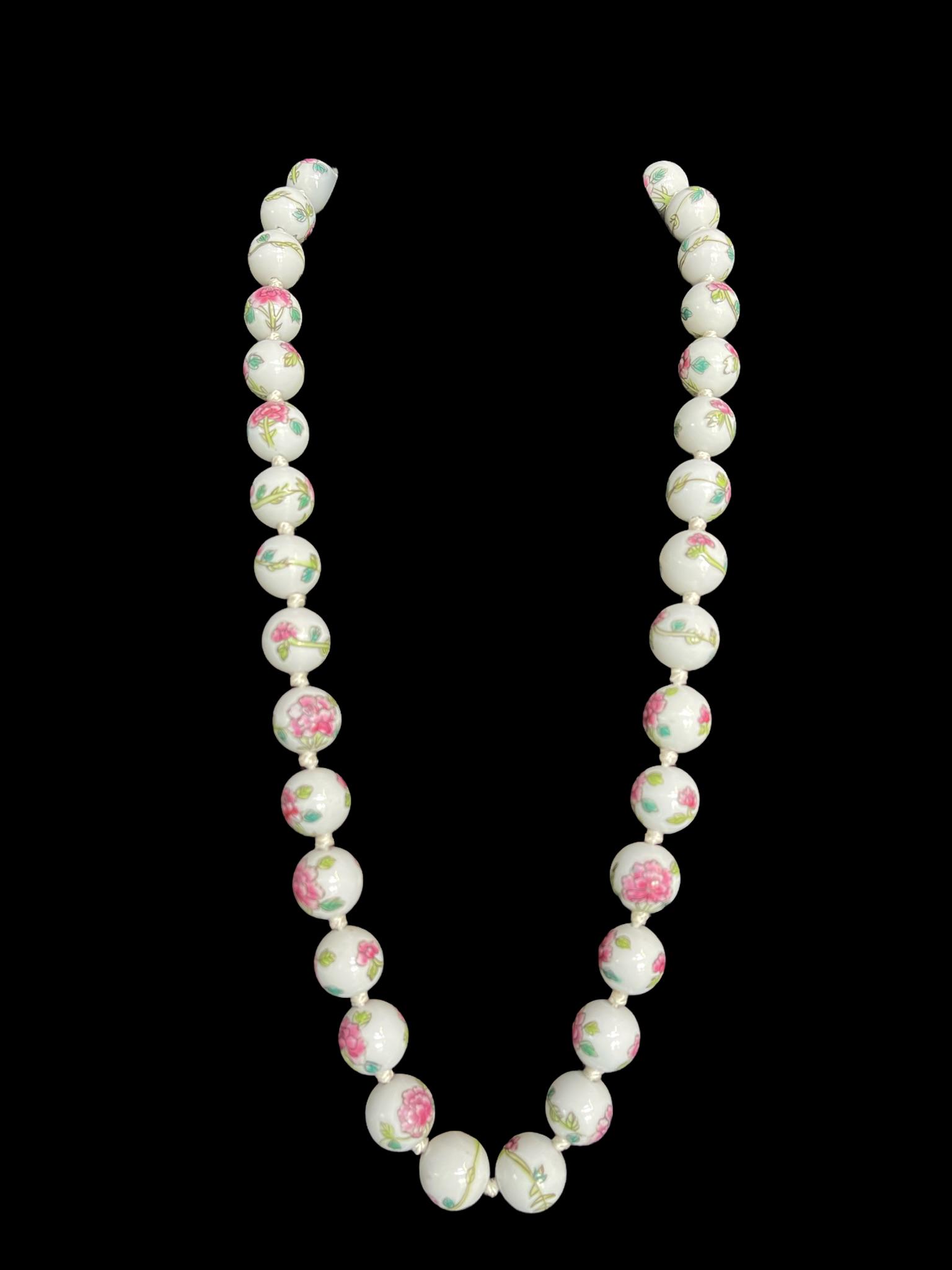 A chinese hand painted porcelain bead necklace (1 of 4)