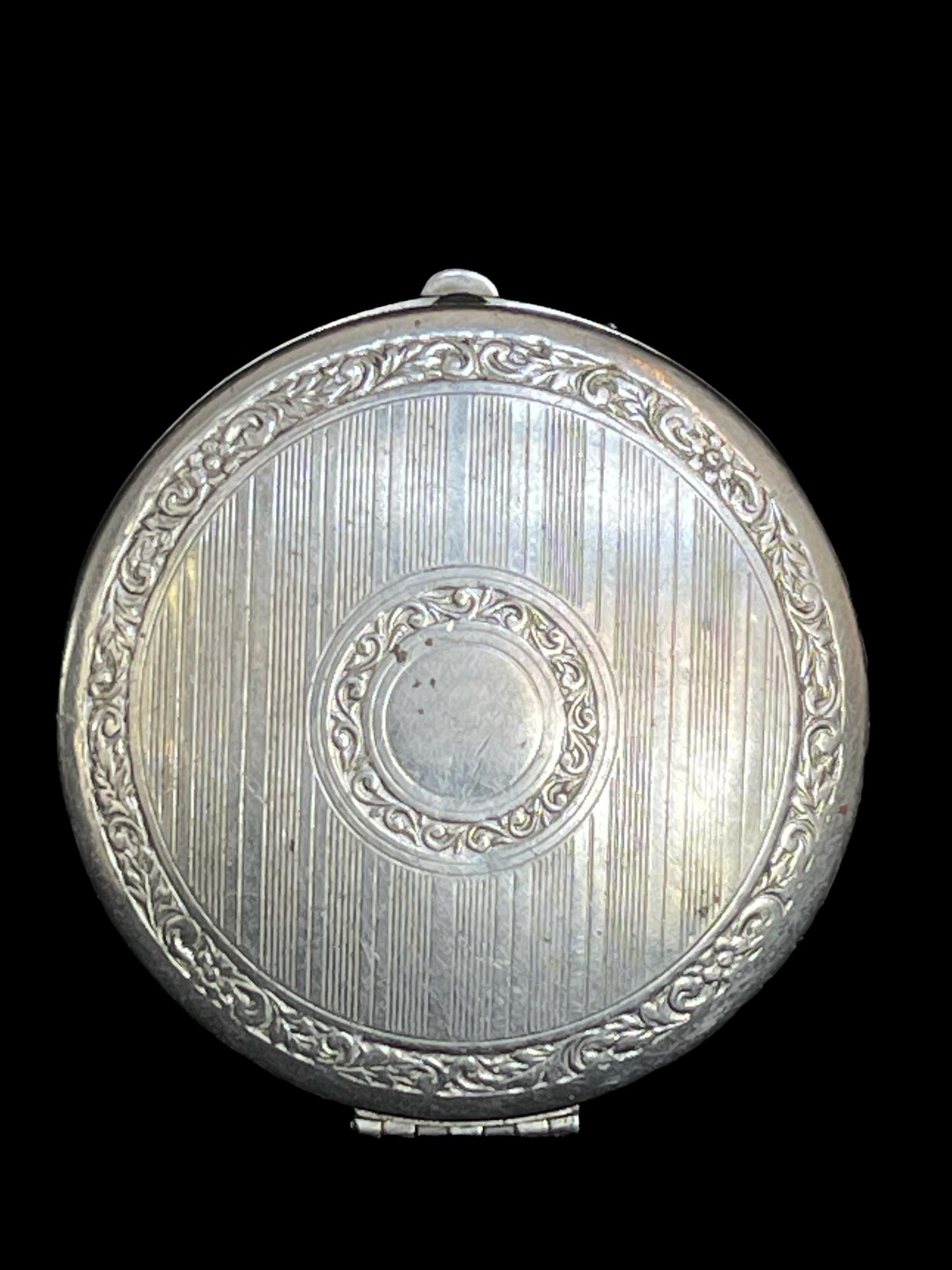 Vintage silver powder compact hand engraved make up mirror box (1 of 8)