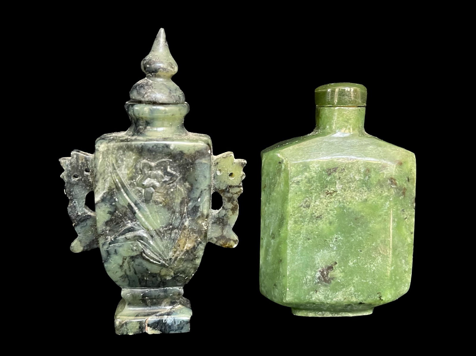 2 chinese jade carved snuff bottle: beautiful jade carved snuff bottle; cm: 7.8H