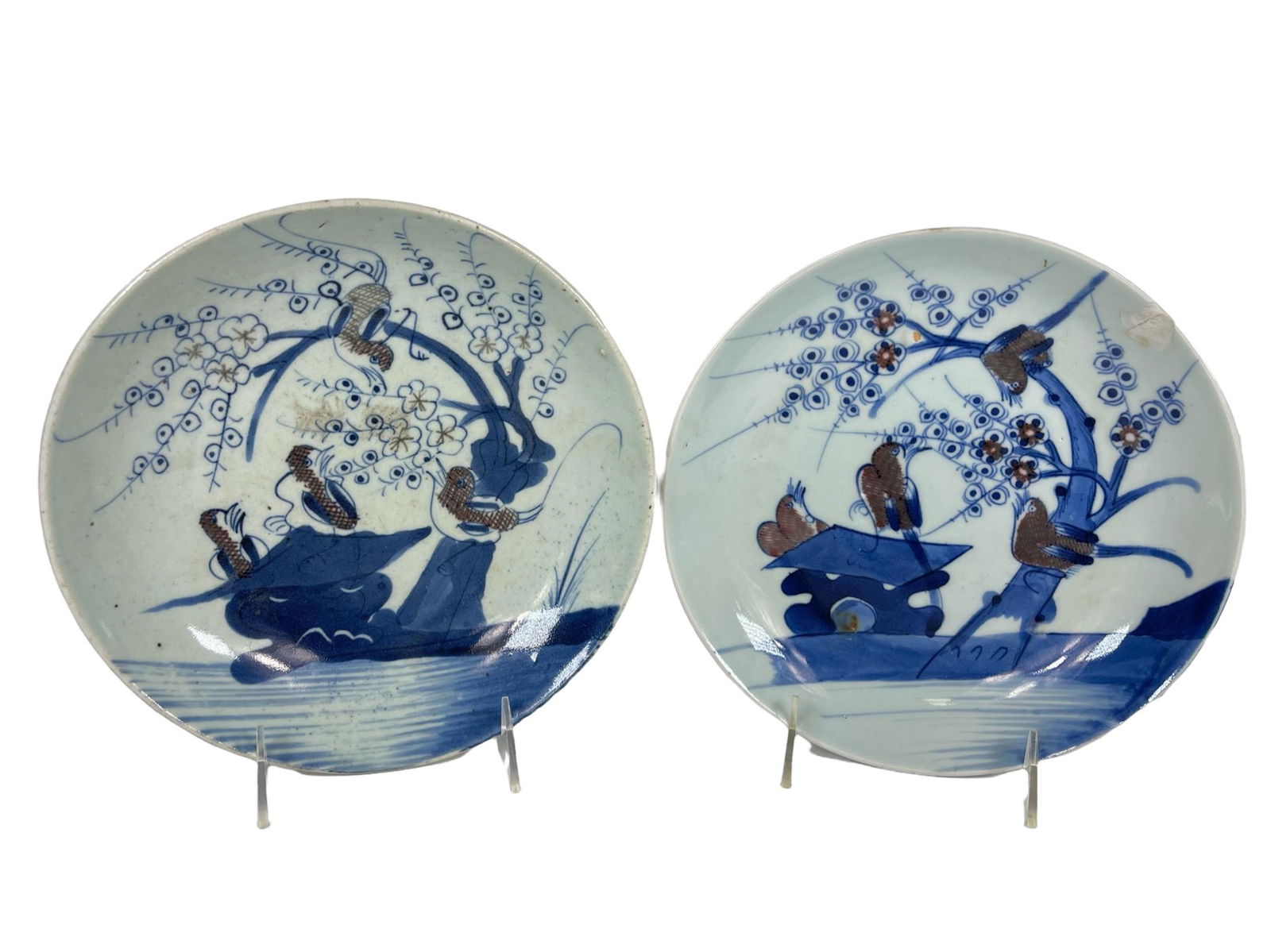 A pair of chinese antique B&W and red porcelain plate (1 of 10)