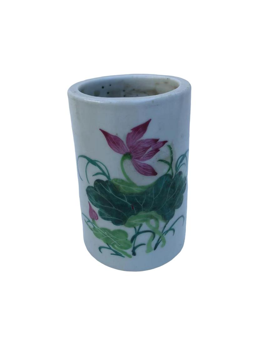 A fine chinese porcelain holder (1 of 3)