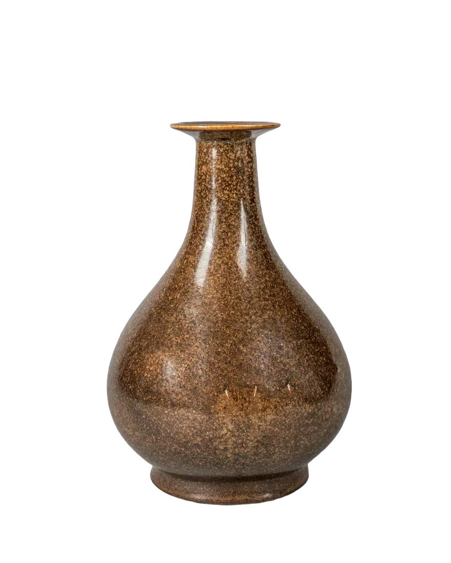 A chinese tea green glazed porcelain vase (1 of 6)