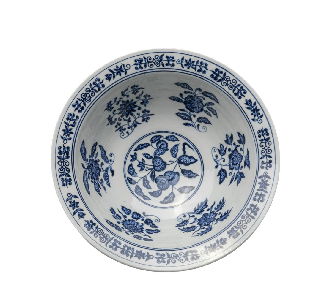 A fine chinese blue and white bowl (1 of 7)