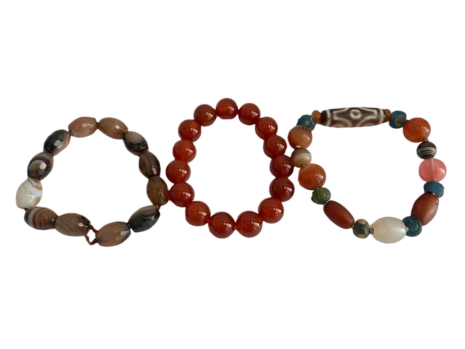 A group of fine agate bracelet with chinese gZi Bead: group of fine agate bracelet with chinese gZi Bead; L: 4.5"