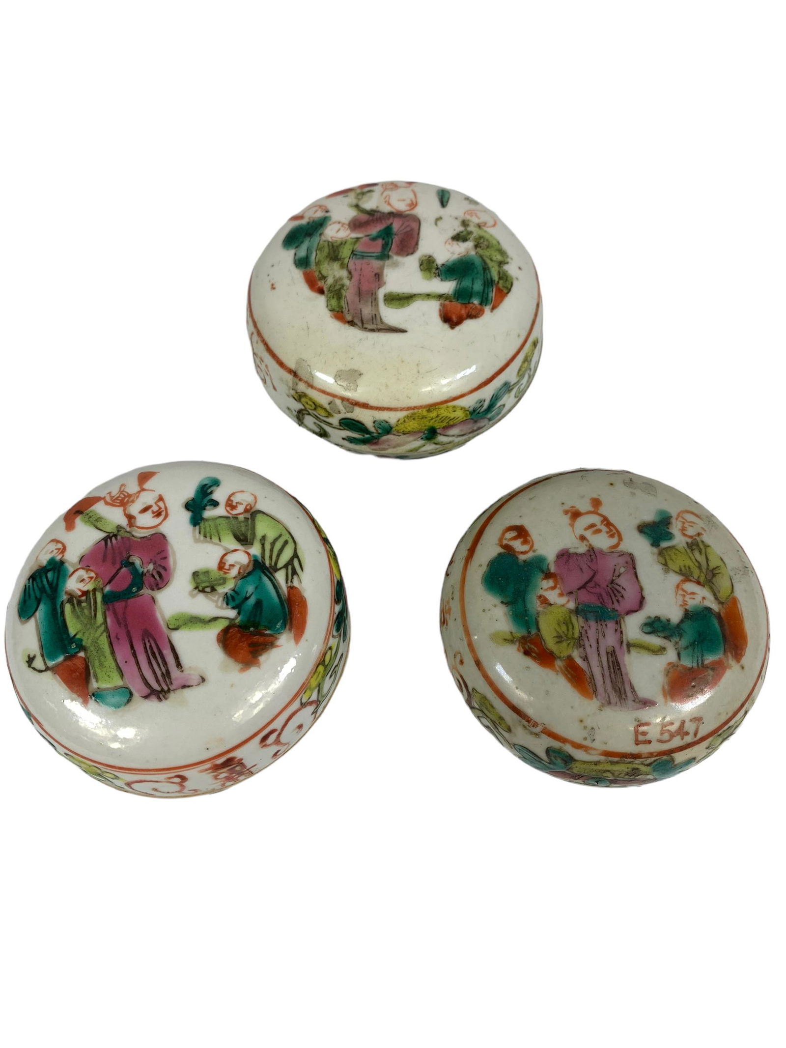A set of fine chinese antique famille rose porcelain ink holder (1 of 11)