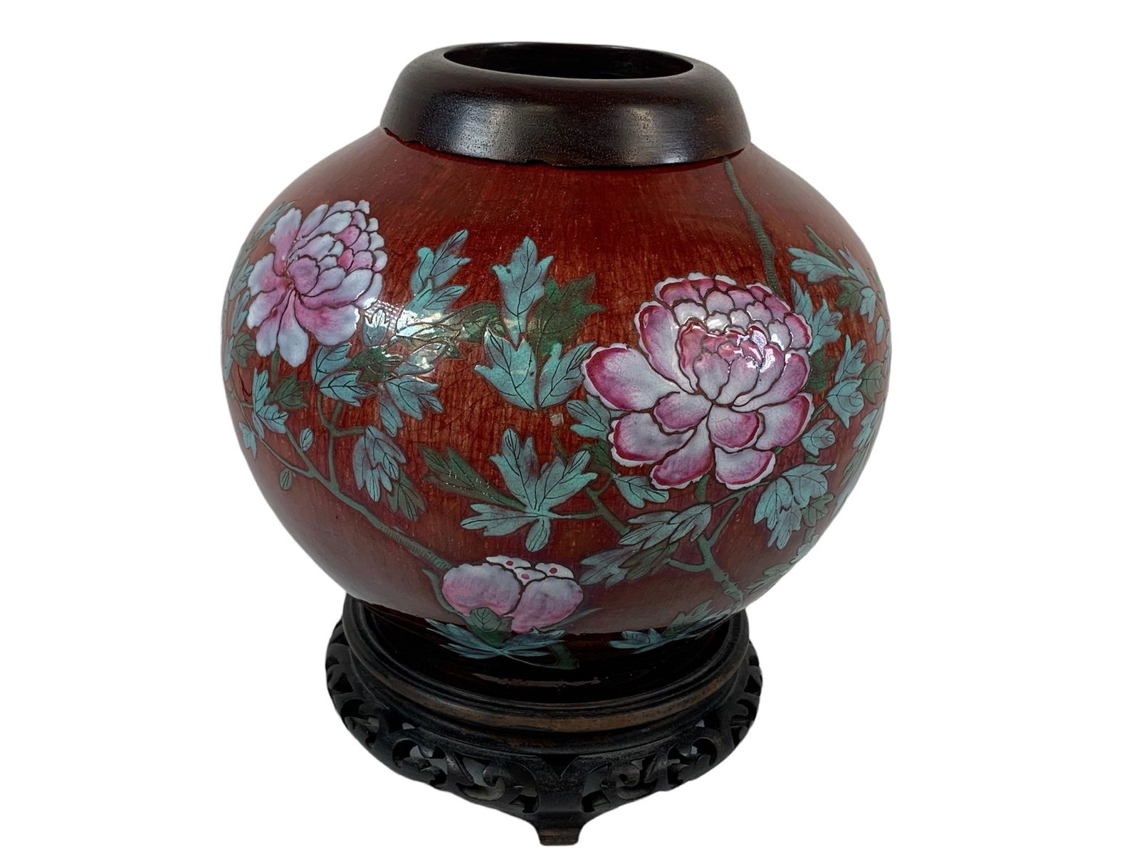 A fabulous  chinese  antique red glazed porcelain vase with flower theme (1 of 15)