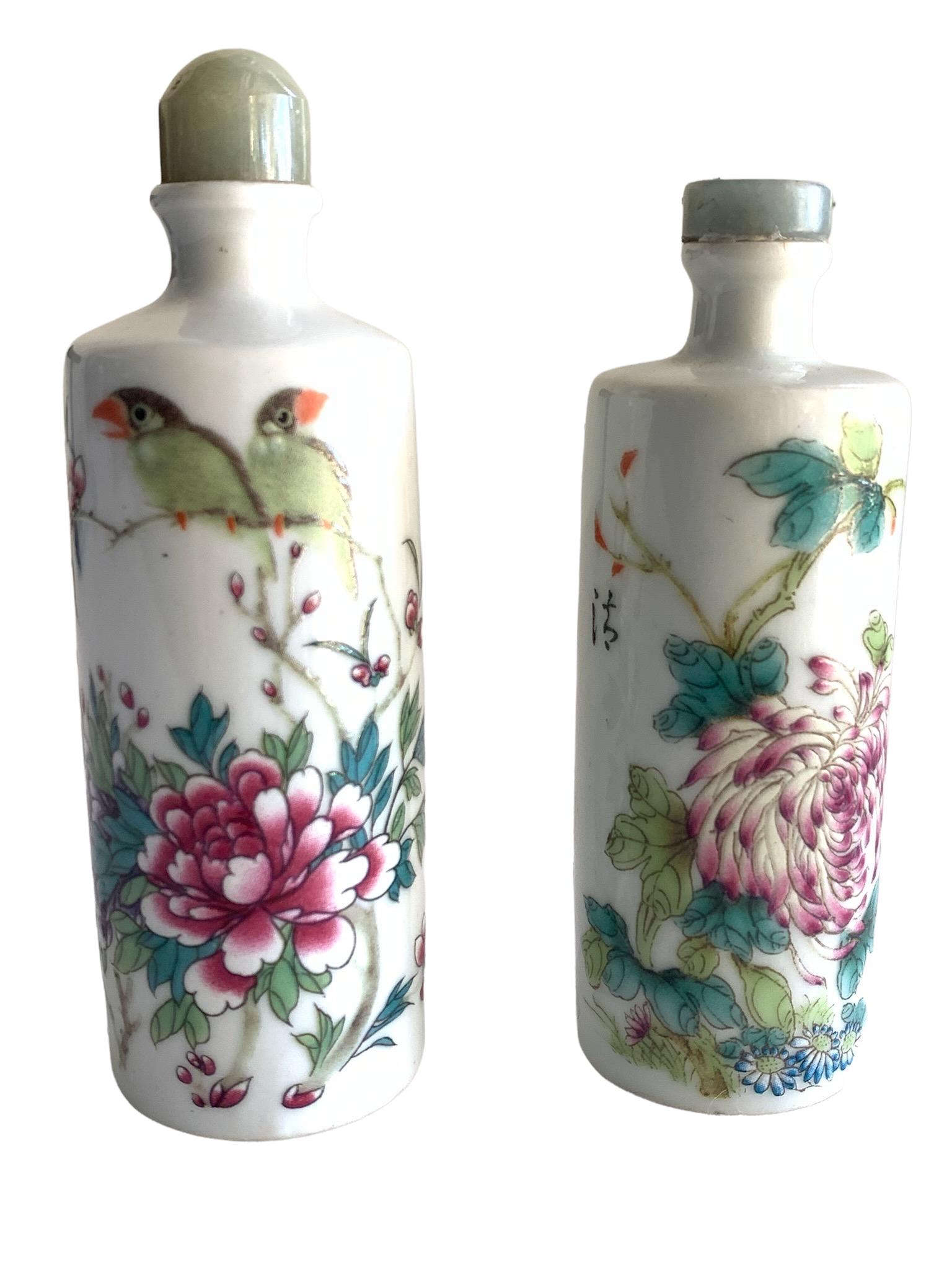2 chinese procelain snuff bottle (1 of 11)