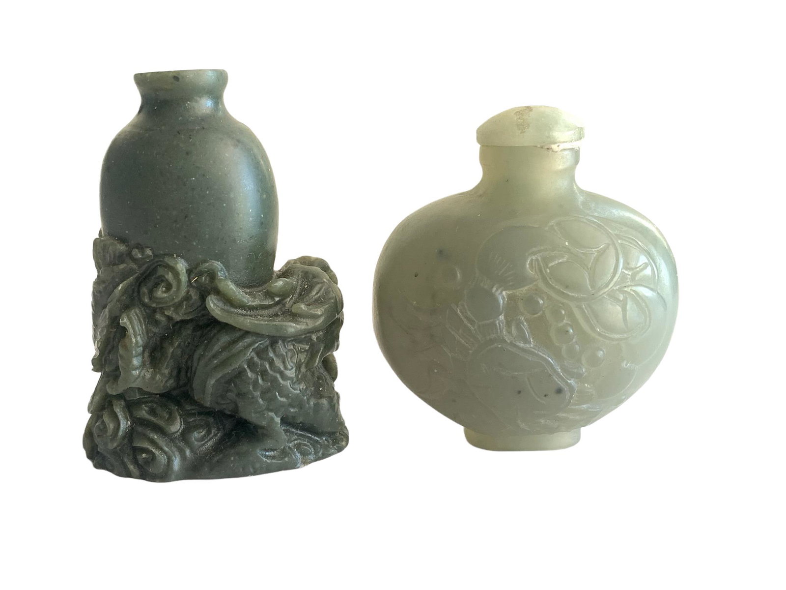 2 nephrite snuff bottles: the taller H:6.4cm