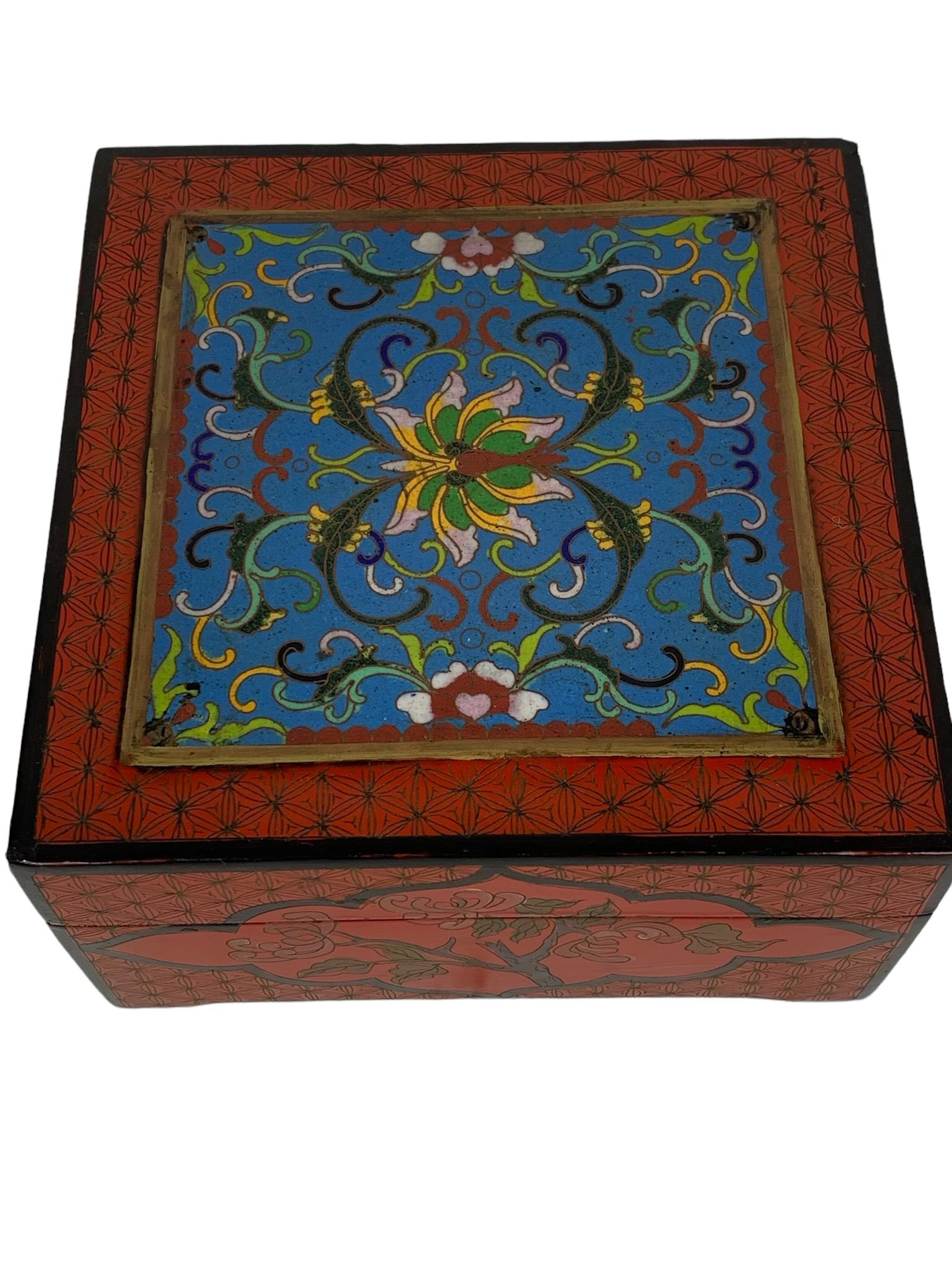 A unique chinese lacquered box with cloisonne inlaid (1 of 9)