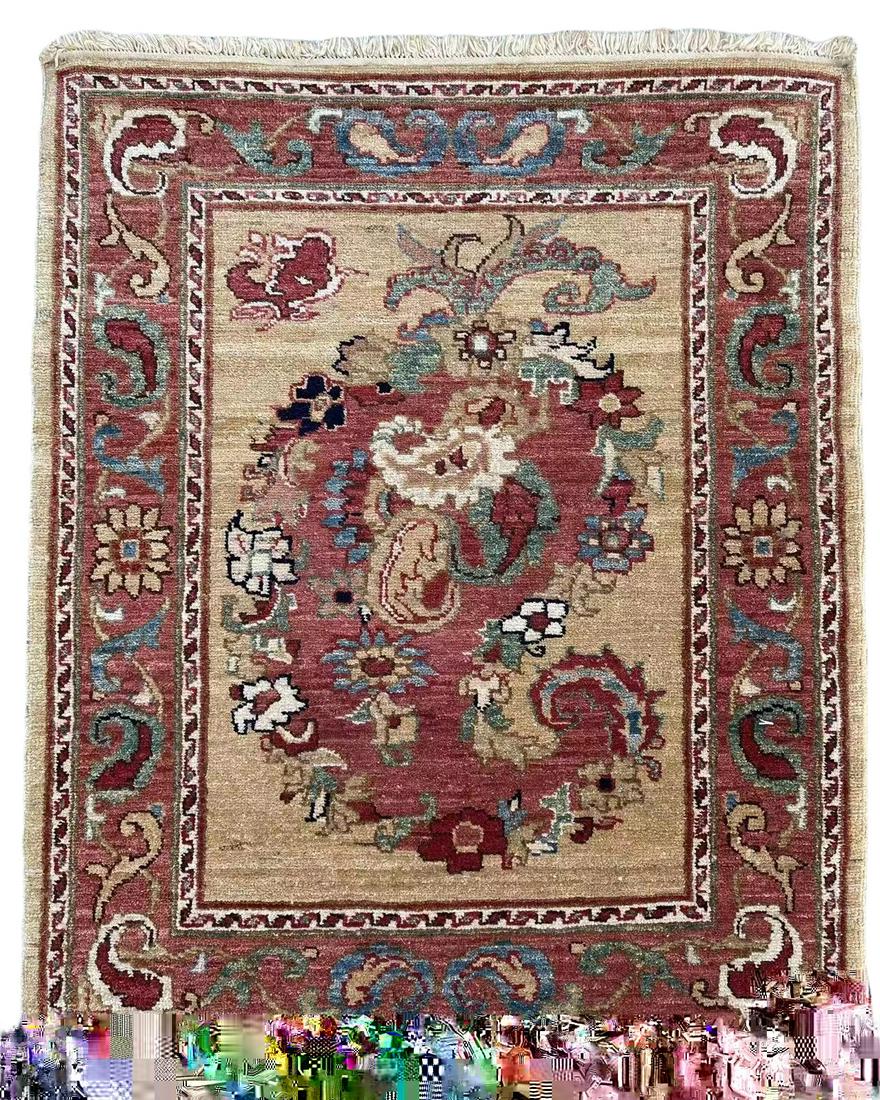 A fine chinese wool carpet (1 of 5)