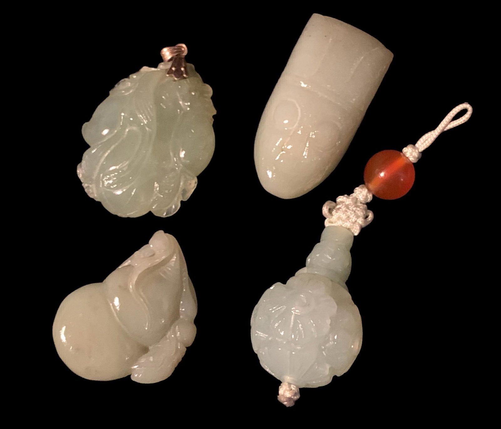 2 chinese jade carved ornaments and 2 pendants (1 of 9)