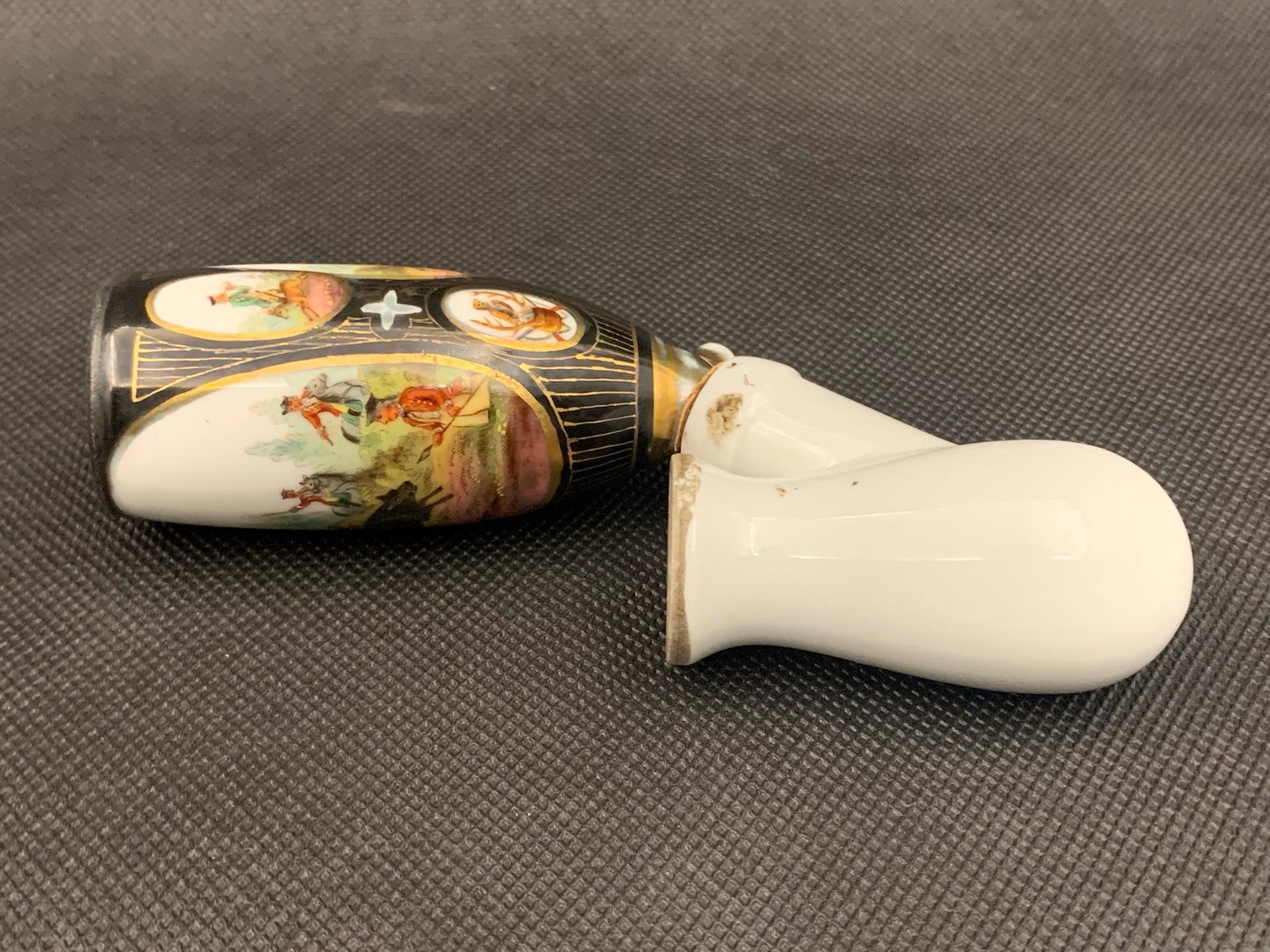 A pair of chinese antique hand painted "RongHuaTang" plate with bronze embedded handles: pair of chinese antique hand painted "RongHuaTang" plate with bronze embedded handles; export for Europeans and Americans in 19th century; 5.2"D