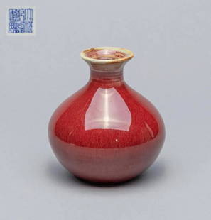 A chinese red glazed Qing dynasty Langyaohong porcelain: Qianlong imitation kangxi lang kiln red pomegranate height 4.1 belly diameter 3.7 inches foot 2 inches Description: After the Kangxi Dynasty, all dynasties imitated the red porcelain of the Kang Xi