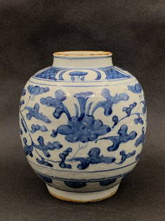 A chinese antique qing dynasty blue and white floral porcelain vase: chinese antique qing dynasty blue and white floral porcelain vase; H; 6"