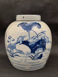 A chinese antique qing dynasty blue and white porcelain jar with lid: unique chinese antique qing dynasty blue and white porcelain jar with lid; H: 8.8"