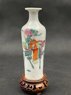 A fine chinese antique qing dynasty famille rose porcelain vase with rosewood stand: fine chinese antique qing dynasty famille rose porcelain vase with rosewood stand; 6.5"