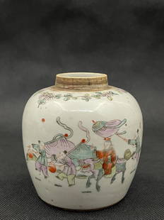 A chinese antique qing dynasty famille rose porcelain vase: chinese antique qing dynasty famille rose porcelain vase; 4"H