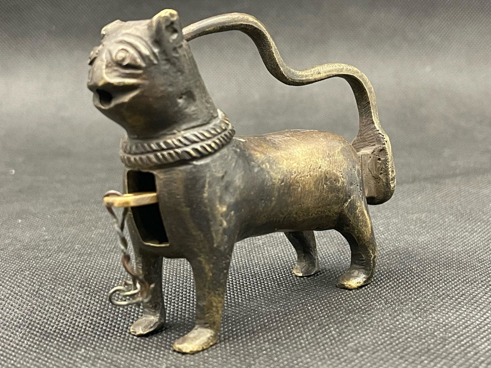 A chinese antique bronze carved animal: chinese antique bronze carved animal; 3" x 4.6"