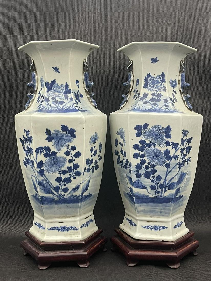 A pair of fine chinese antique qing dynasty blue and white floral porcelain vase with certificate: pair of fine chinese antique qing dynasty blue and white floral porcelain vase; H: 18.9"; stands not included; perfect condition; with certificate of identity of HongKong Antiques Association in the 1