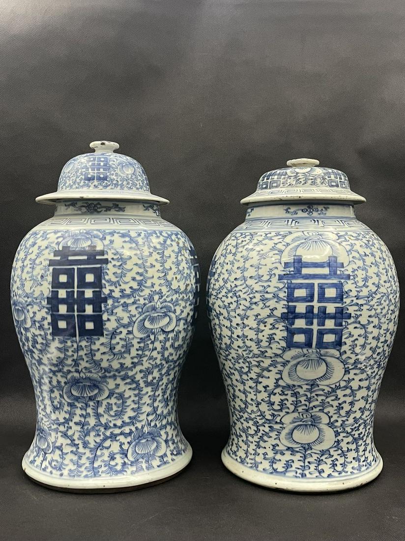 A pair of fine chinese antique qing dynasty blue and white porcelain jar(*perfect condition*): pair of fine chinese antique qing dynasty blue and white porcelain jar; H: 18";(*perfect condition*); with over 100 years old antique certificate from prestigious family estate found from HongKong Ant