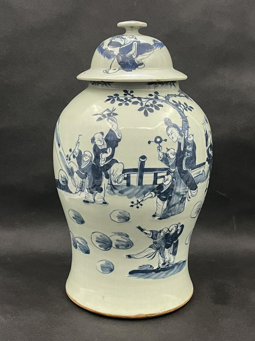 A fine chinese antique qing dynasty blue and white porcelain jar: fine chinese antique qing dynasty blue and white porcelain jar; H: 18"; perfect condition;