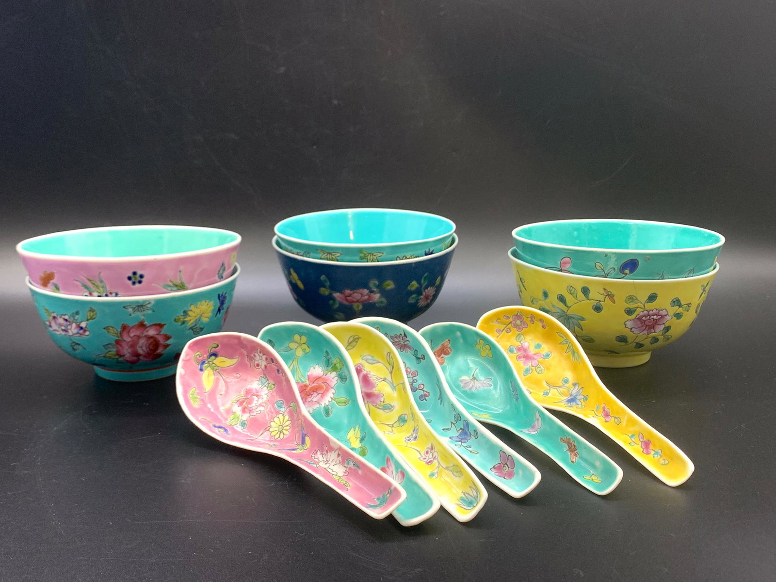 Set of fabulous chinese antique famille rose bowl and spoon: 12 pcs;