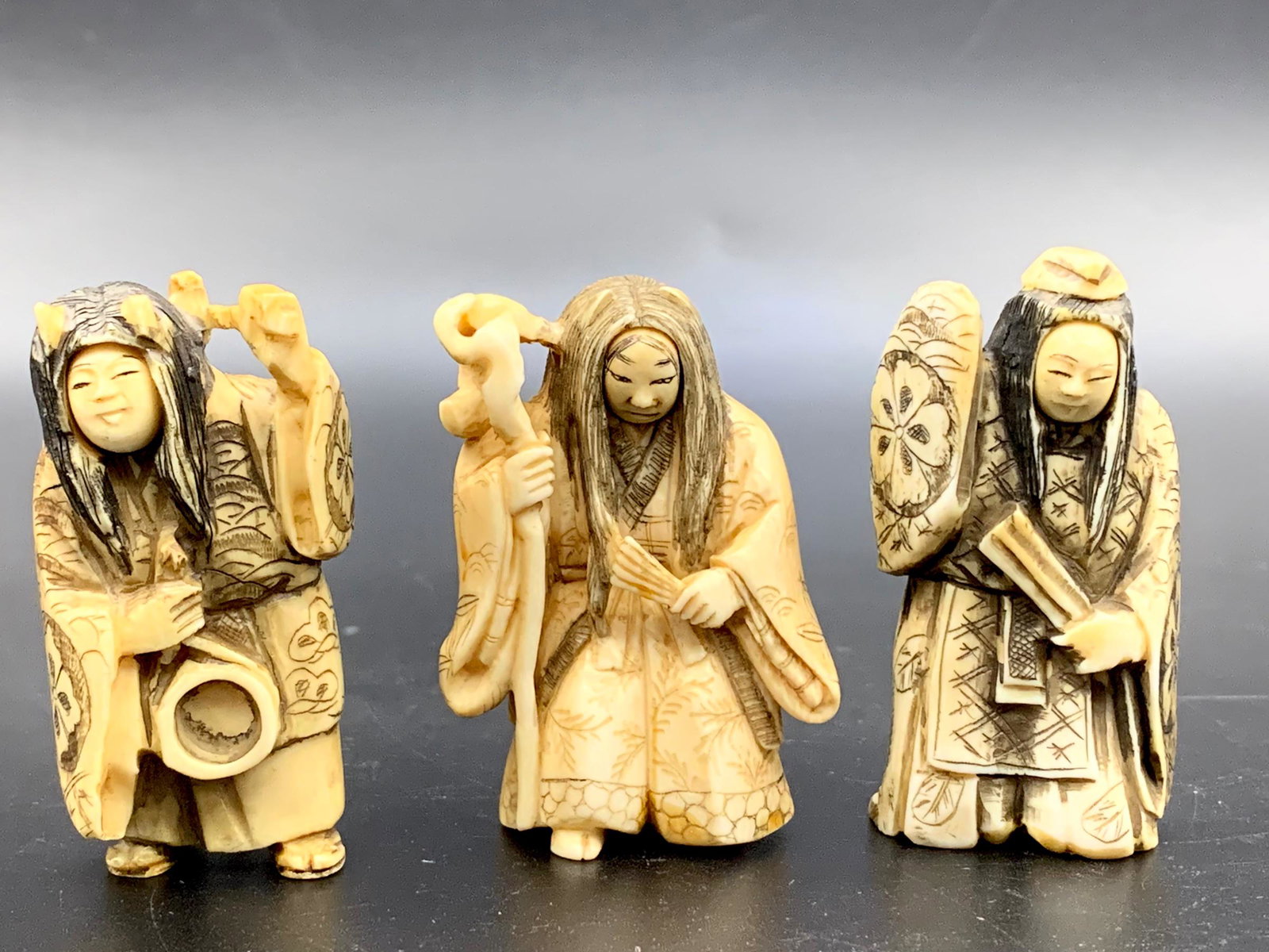 3 japanese rotating face carved bone netsuke Artist signed: 2.5"H