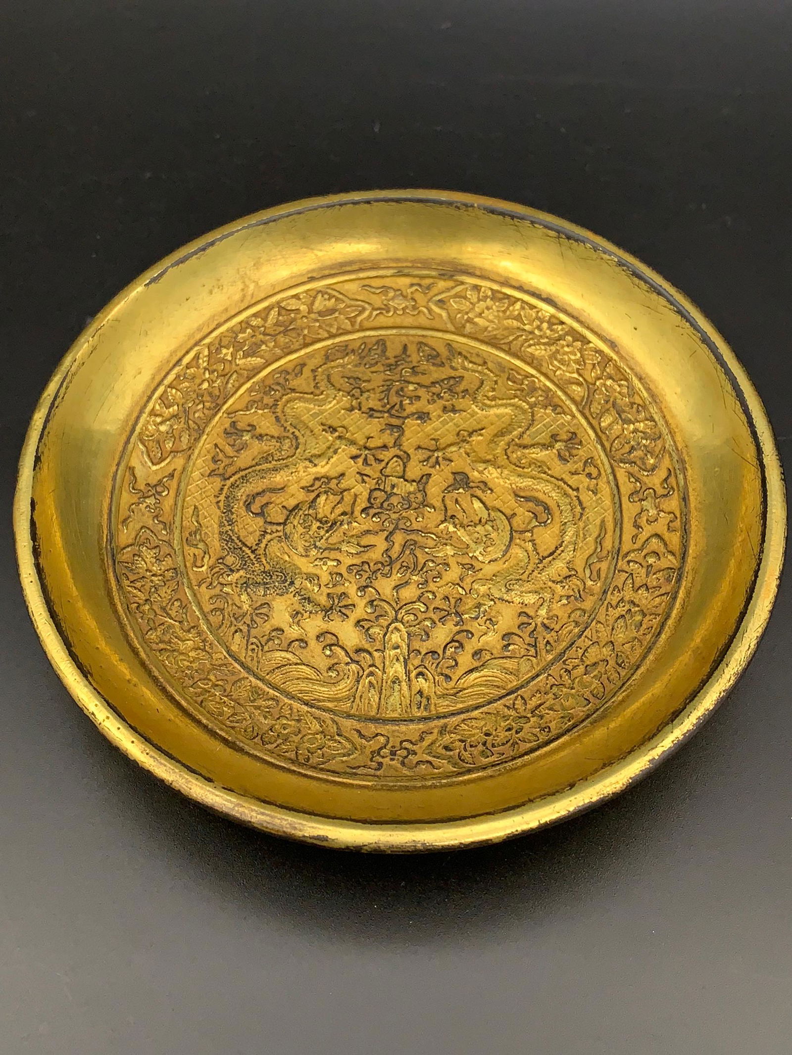 Chinese bronze carved dragon pattern plate (1 of 7)