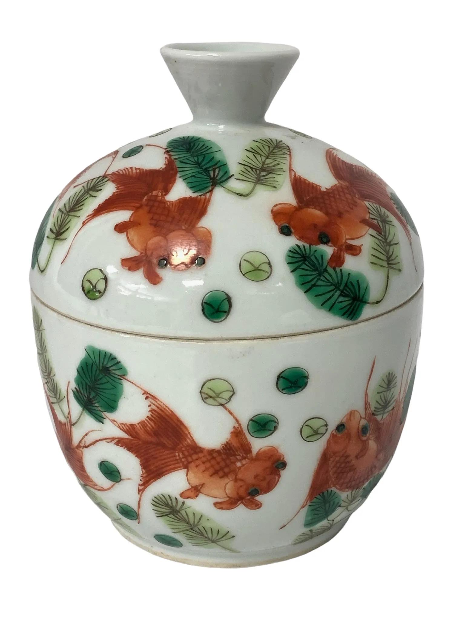 Chinese antique famille rose fish pattern jar: H: 6.5"
