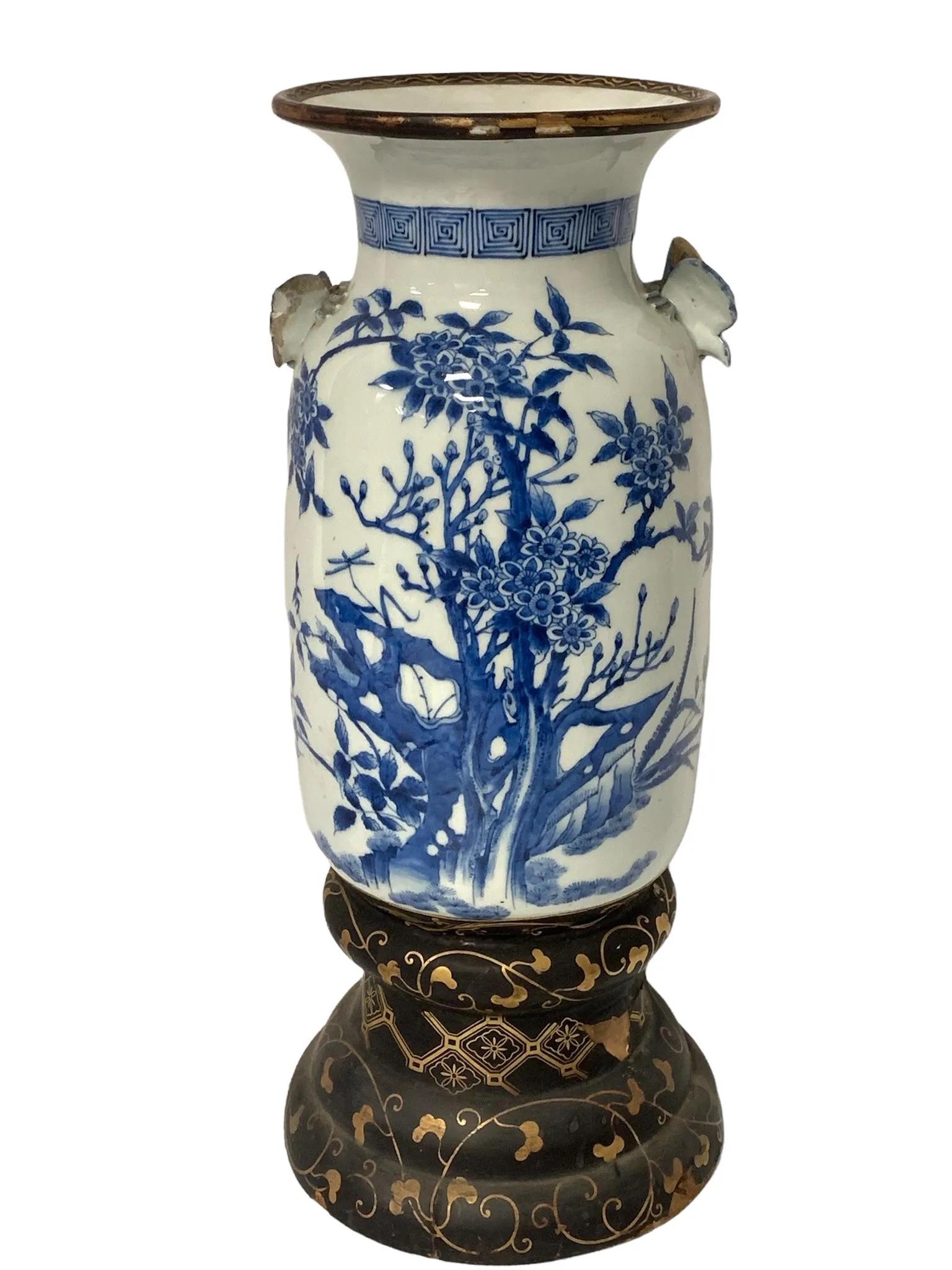 Important chinese antique blue and white porcelain vase with european influenced base (1 of 6)