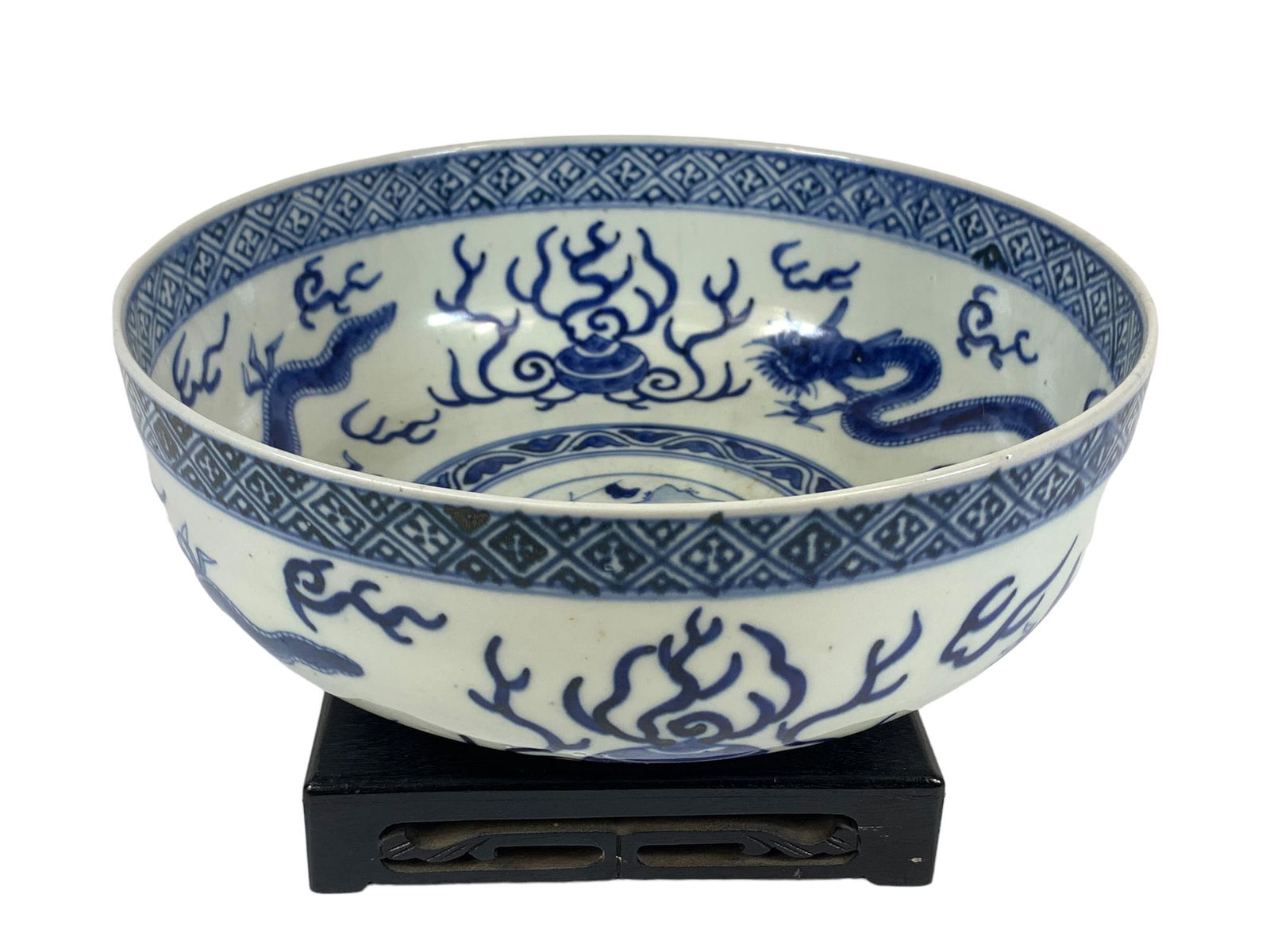 Chinese antique blue and white dragon pattern porcelain bowl (1 of 6)