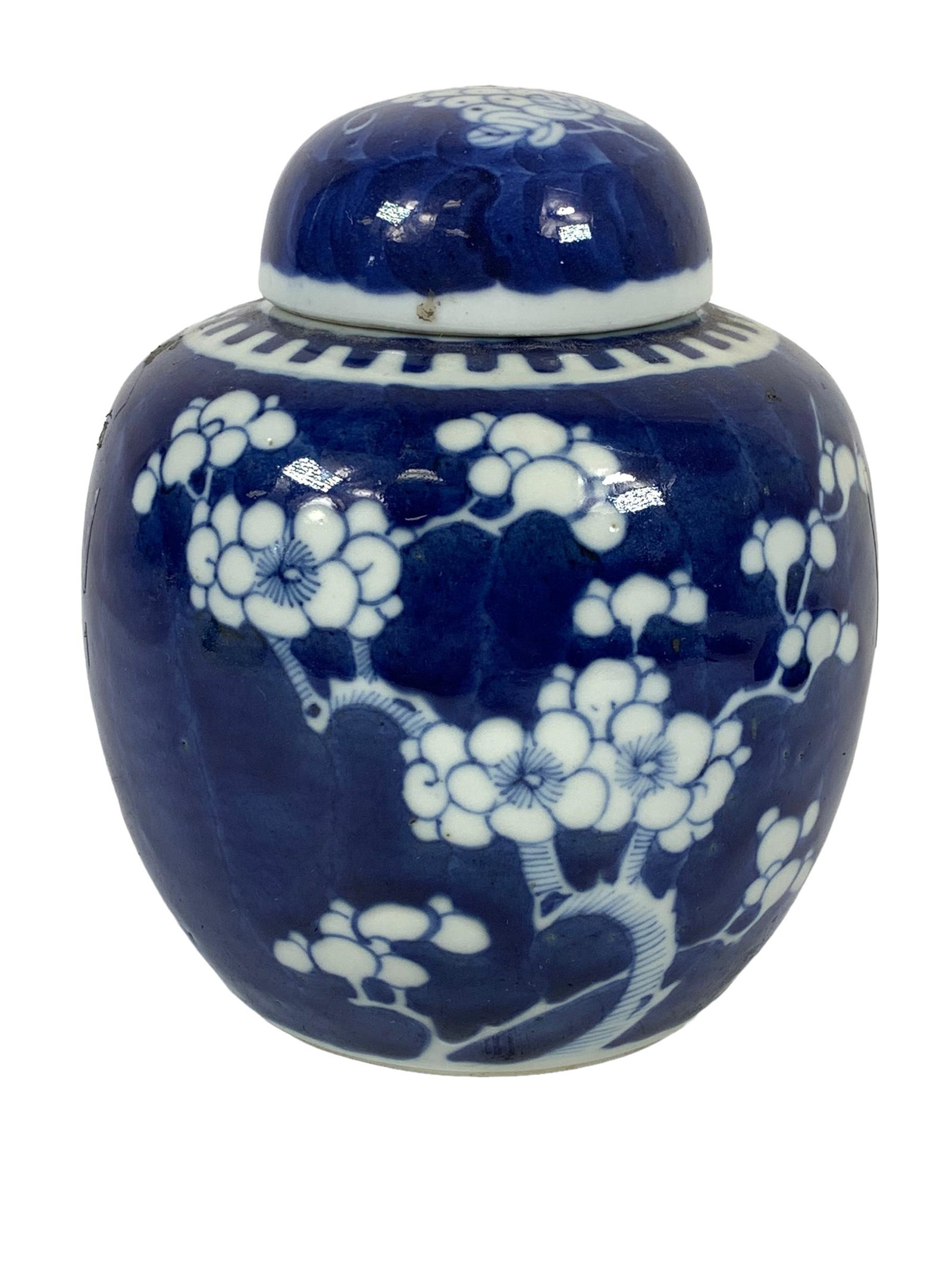 Chinese antique floral blue and white porcelain jar: see reference picture; H: 6"