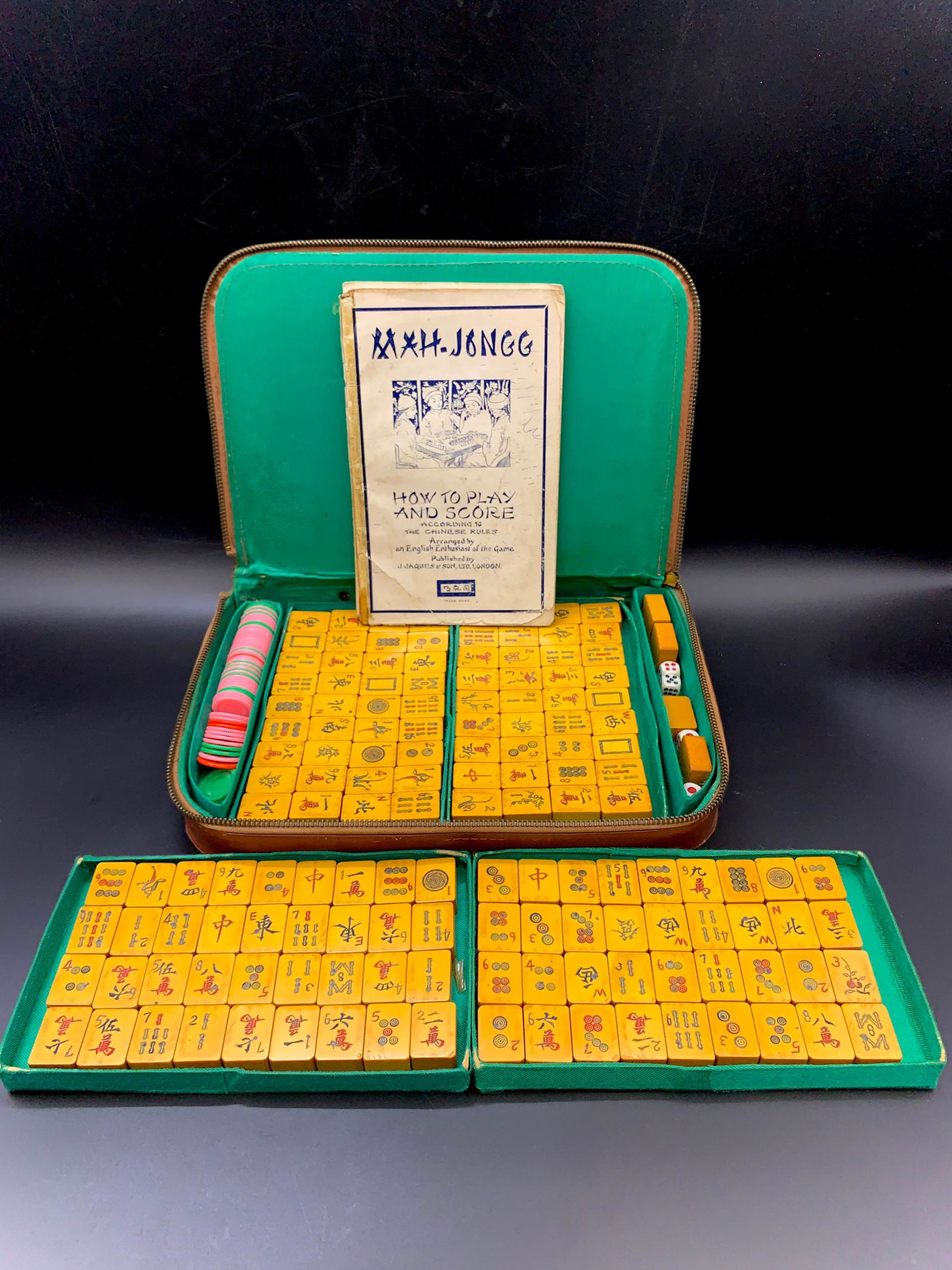 Chinese mah-jong set with original case (1 of 8)