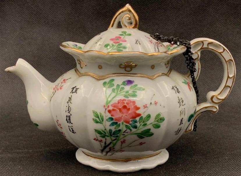 Fine chinese antique famille rose gold gilded floral scene porcelain teapot  JiaQing period (1 of 12)