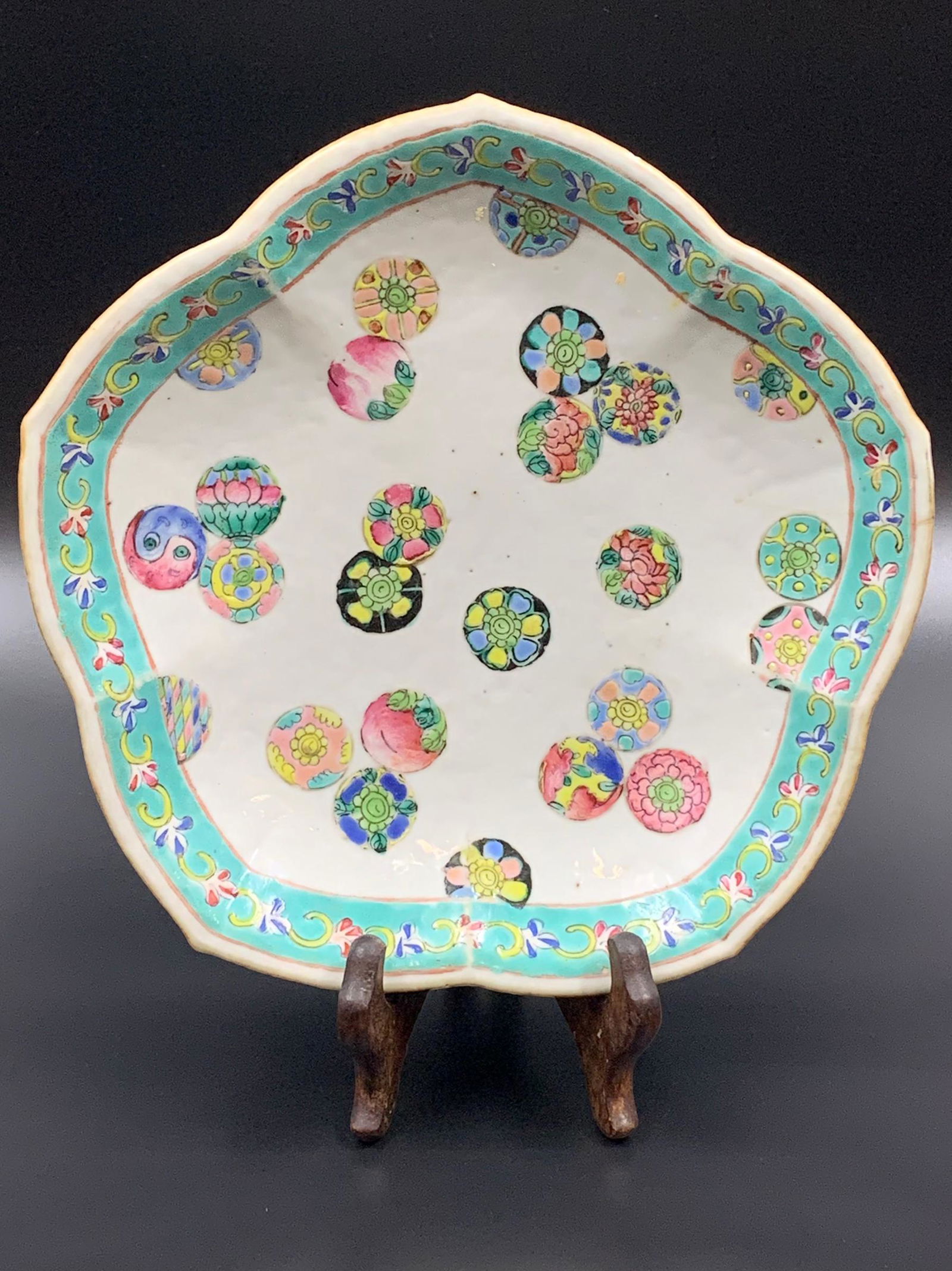 chinese antique famille rose porcelain plate , marked: D : 9” normal wear