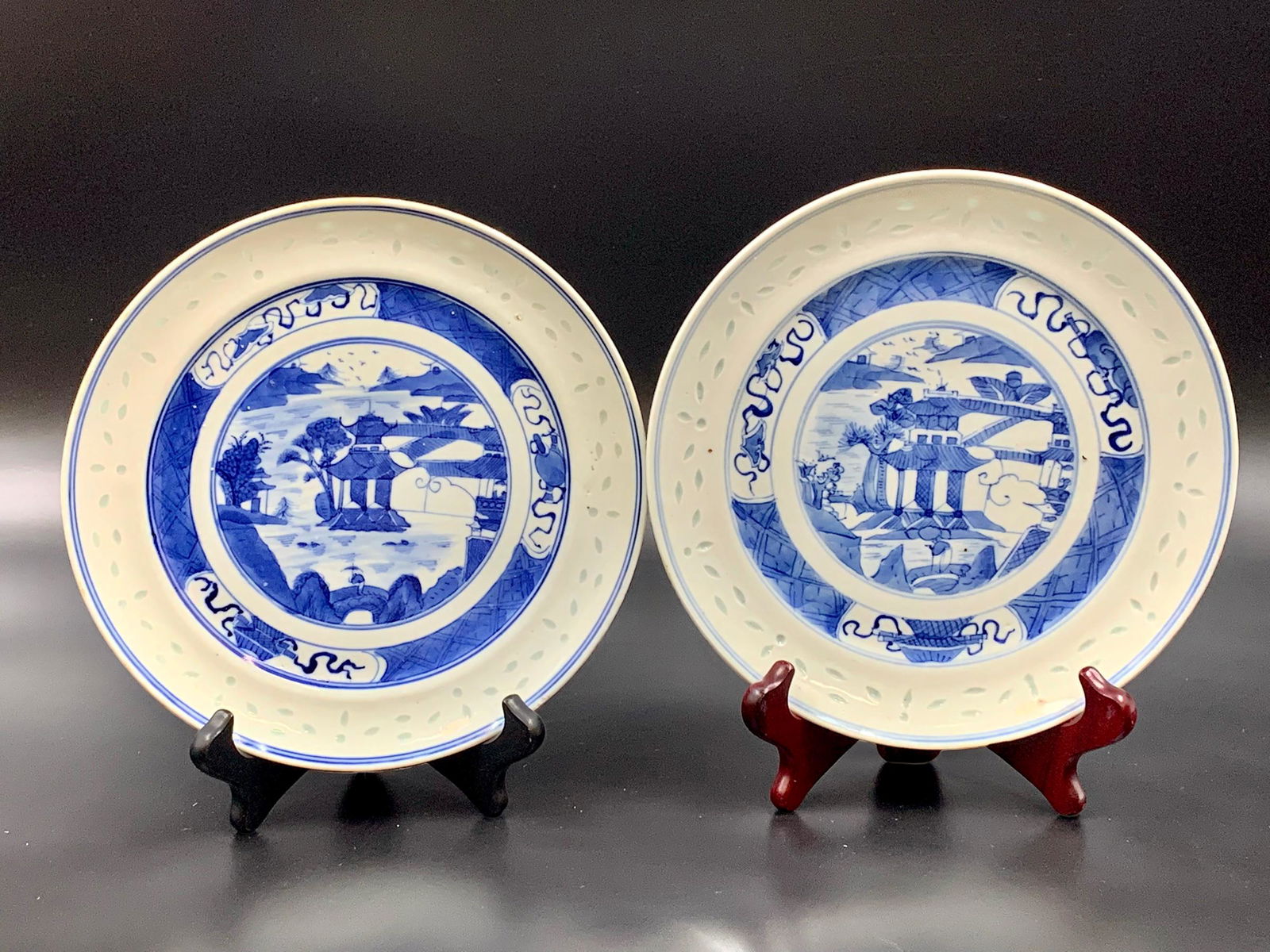 Pair of chinese antique blue and white rice pattern porcelain plate (1 of 6)