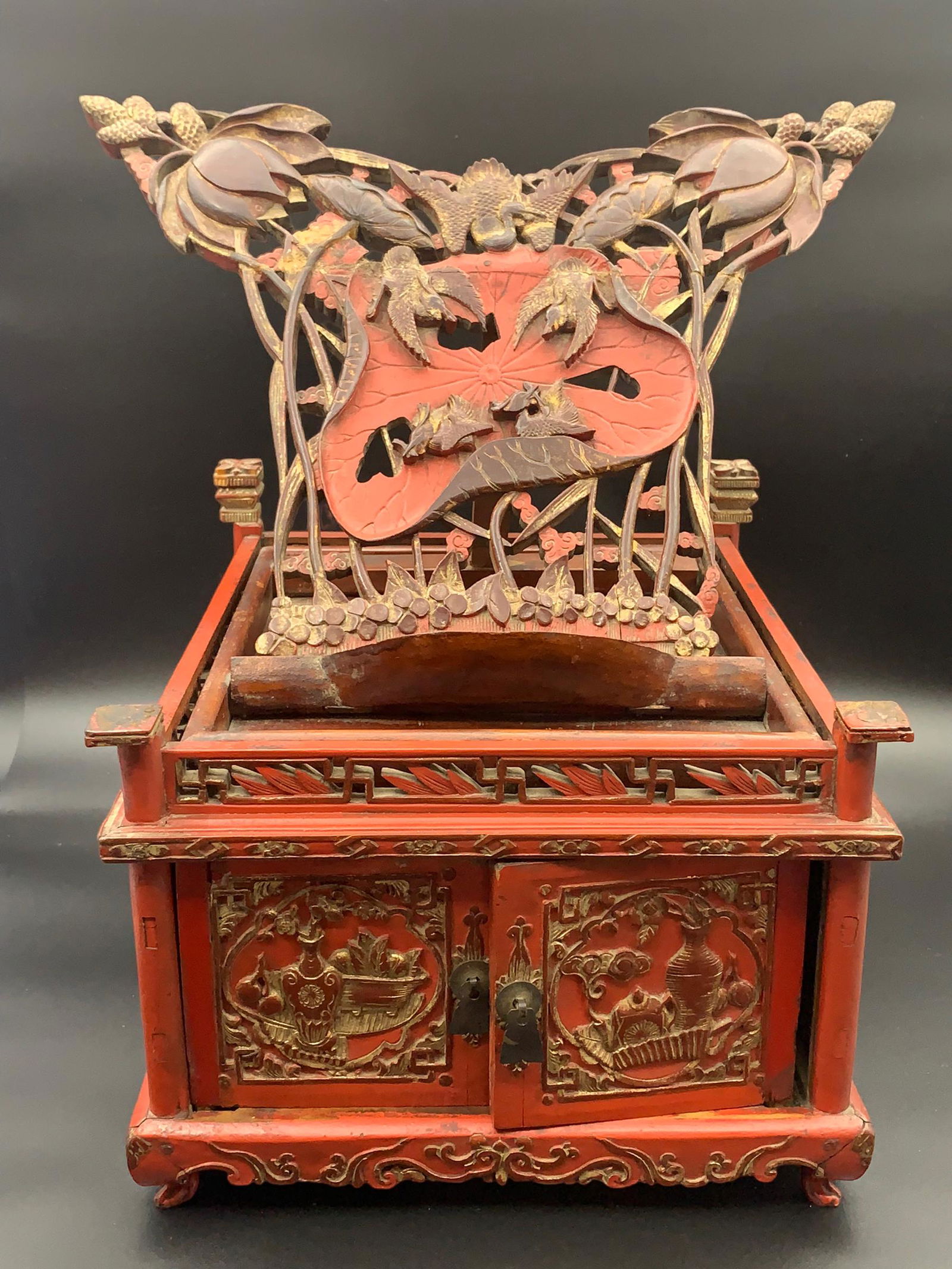 Fine antique chinese red lacquered makeup carved wood box with gold gild and with export mark (1 of 11)