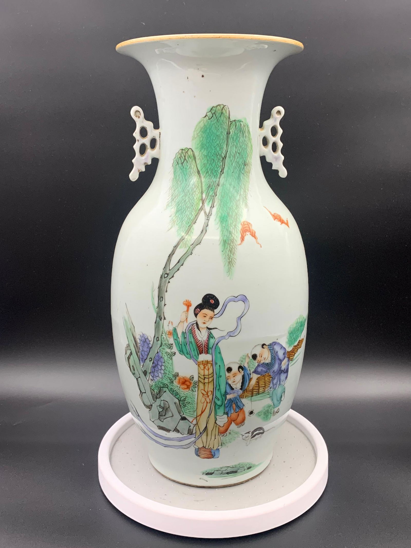 Fine chinese antique famille rose character scene porcelain vase: H: 17"H