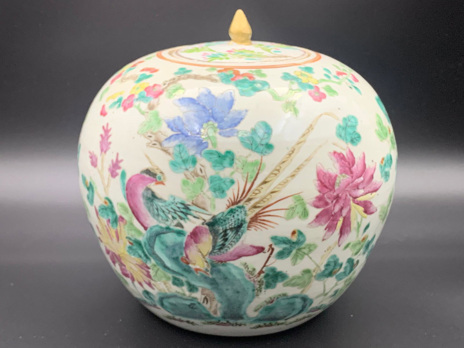 Fine chinese antique floral and phoenix scene famille rose porcelain jar: with very slight chip; 9" x 8.5"