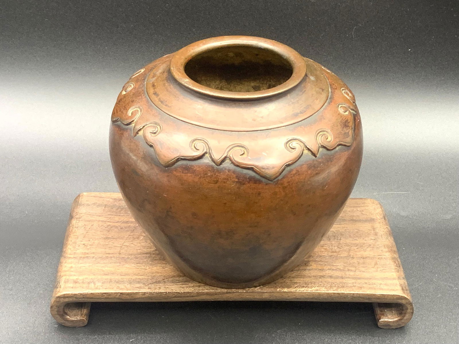 Chinese antique carved bronze vase signed (1 of 6)