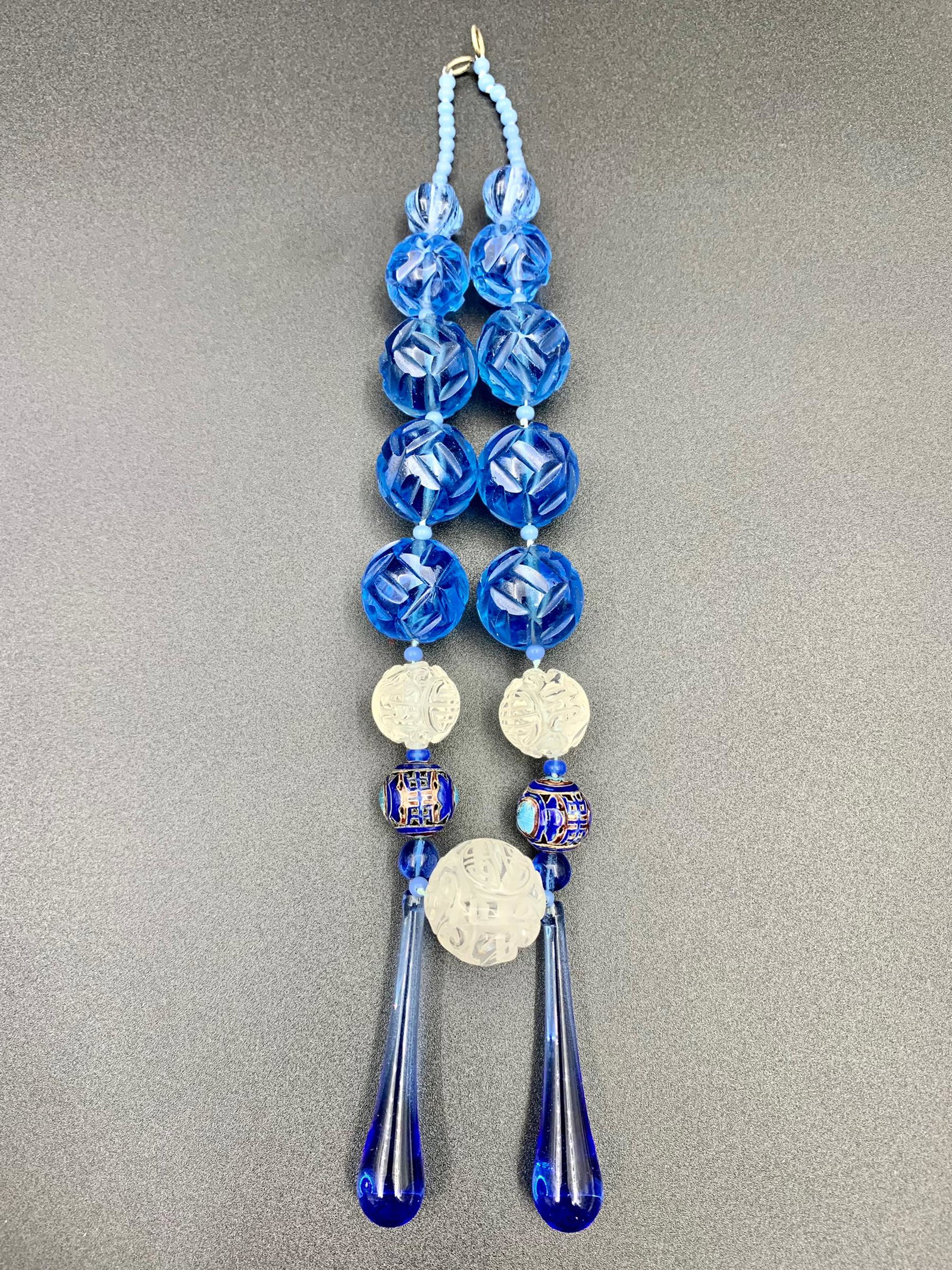 Chinese crystal carved and cloisonne beads necklace: see pictures for dimension;