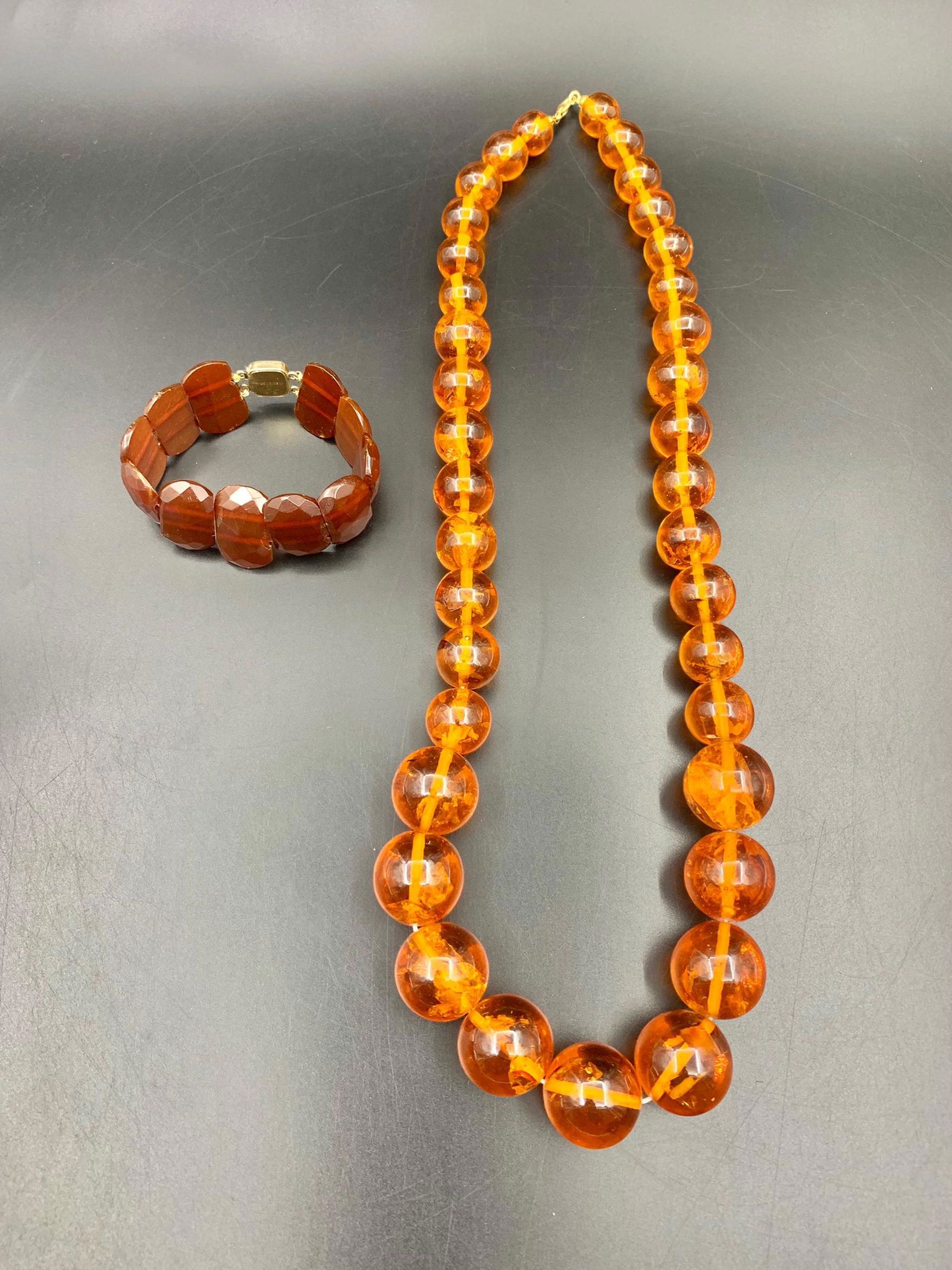 Amber carved beads necklace and amber bracelet (1 of 4)