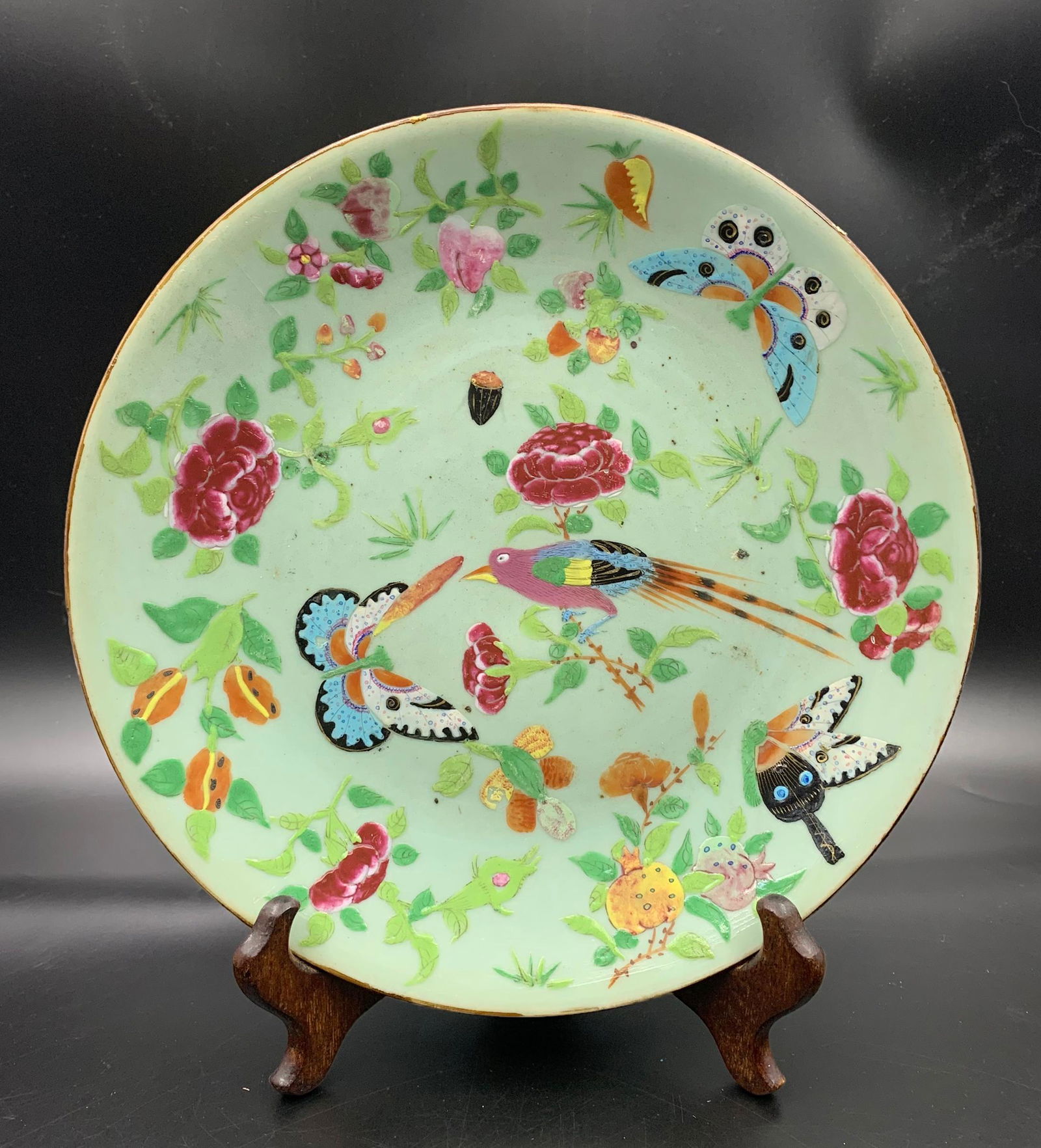 Fabulous chinese antique famille rose porcelain plate: stands not included; D: 10"