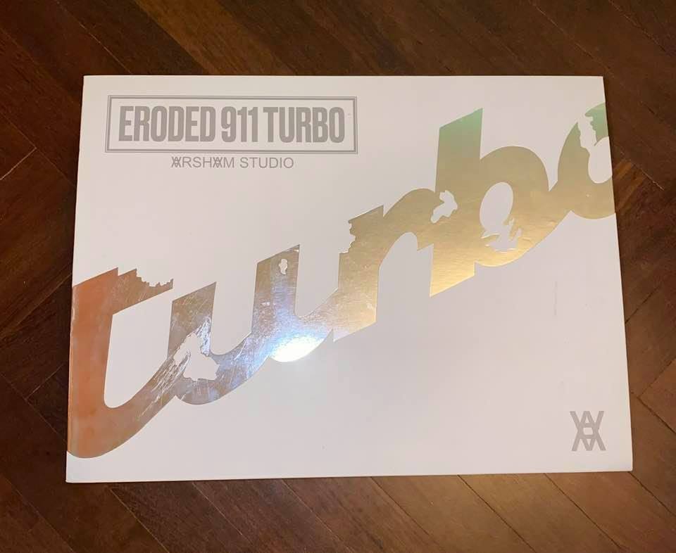 Daniel Arsham Sculpture Eroded Porsche 911 Turbo Limite: DANIEL ARSHAM (AMERICAIN, NE EN 1980)Eroded turbo 911, 2020.ResineEdition Ã 500 exemplaires