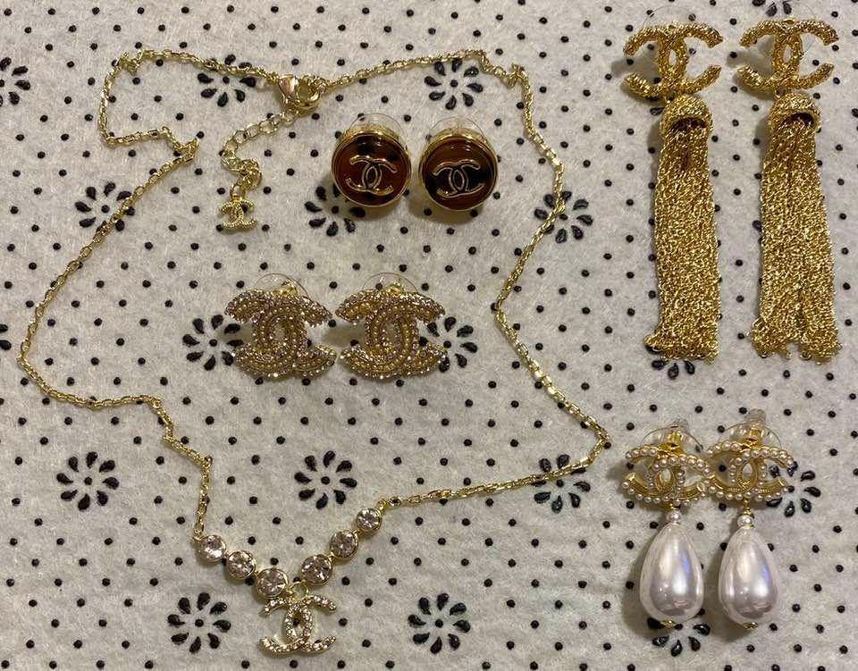 Chanel Fantasy Jewelry (Replica) (1 of 10)